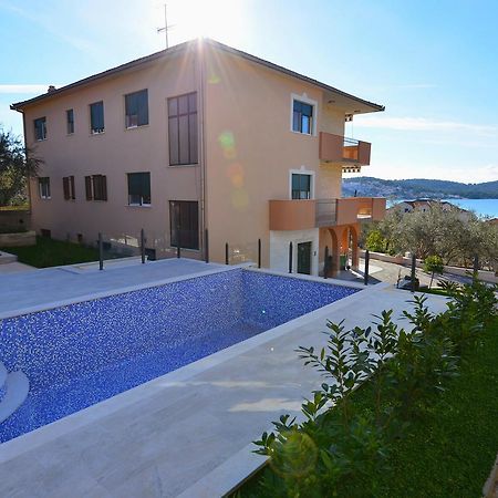 Apartments Villa Coratina Trogir Exteriör bild