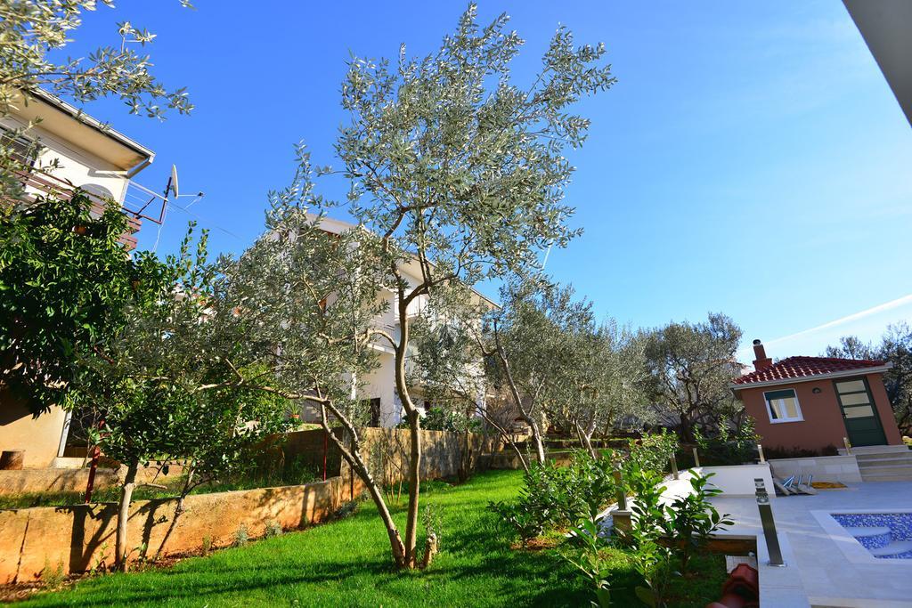 Apartments Villa Coratina Trogir Exteriör bild
