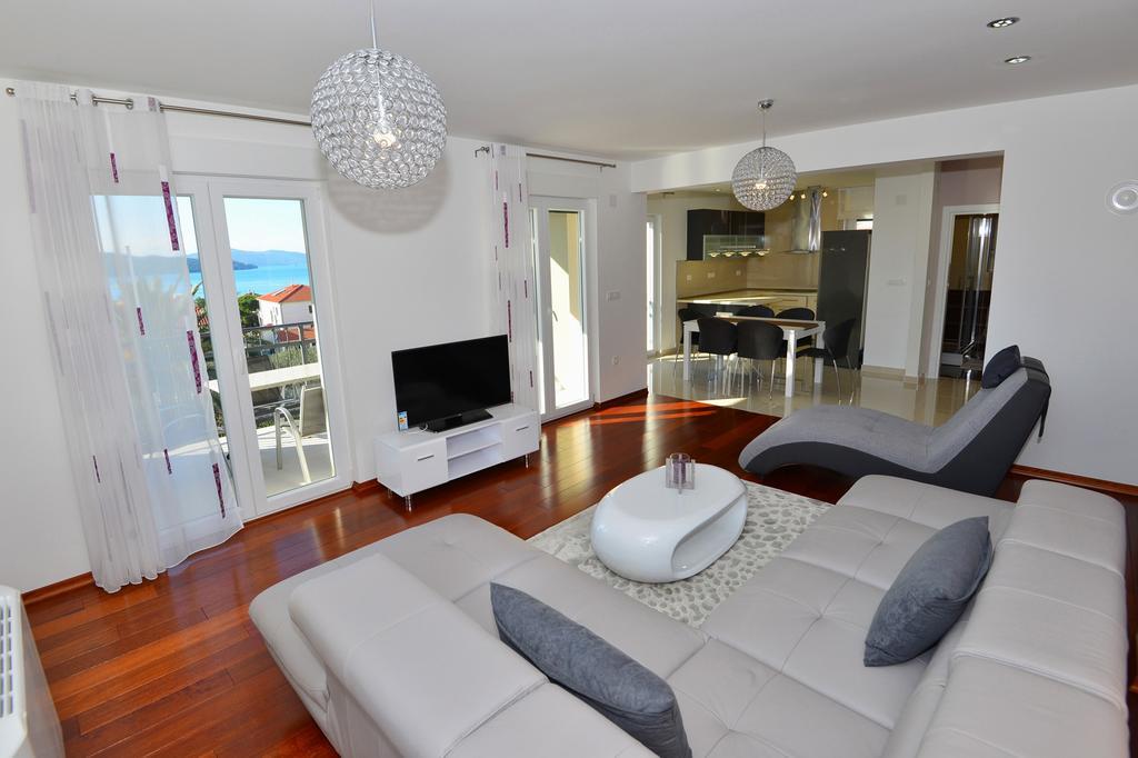Apartments Villa Coratina Trogir Exteriör bild