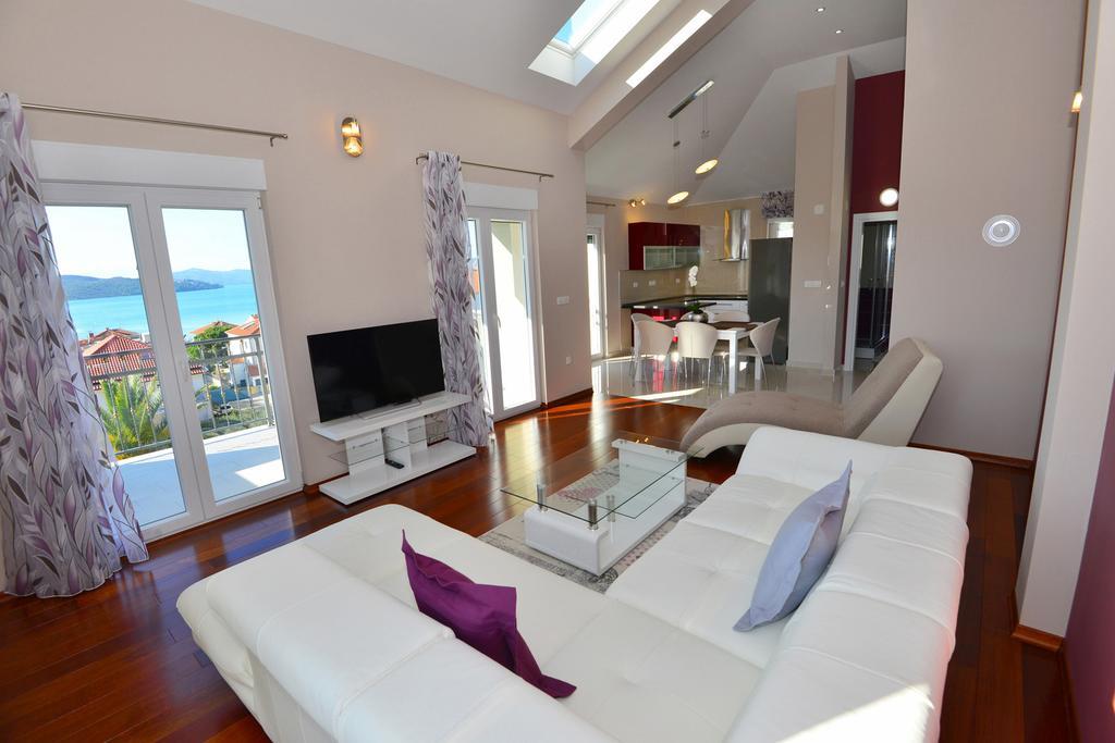 Apartments Villa Coratina Trogir Exteriör bild