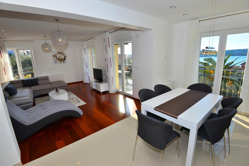 Apartments Villa Coratina Trogir Exteriör bild