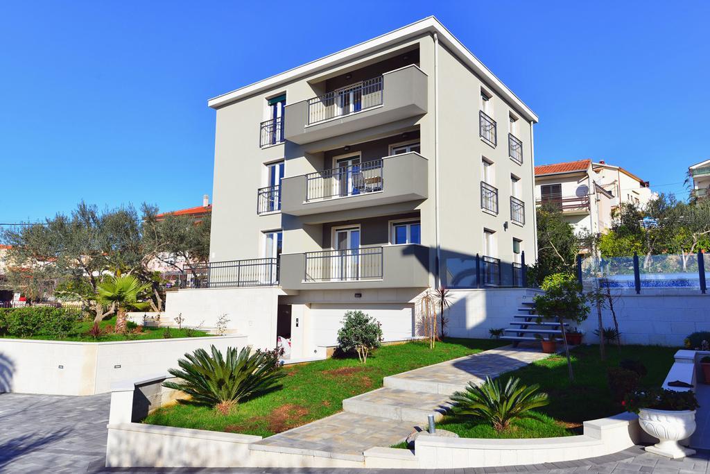 Apartments Villa Coratina Trogir Exteriör bild