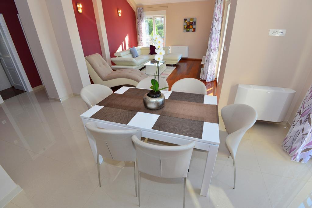 Apartments Villa Coratina Trogir Exteriör bild