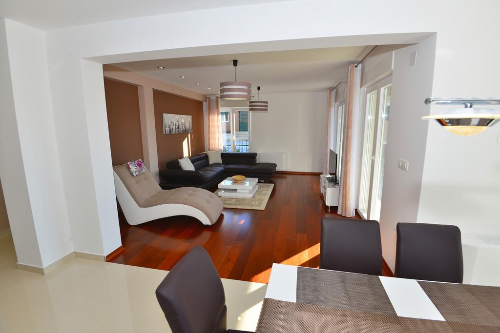 Apartments Villa Coratina Trogir Exteriör bild