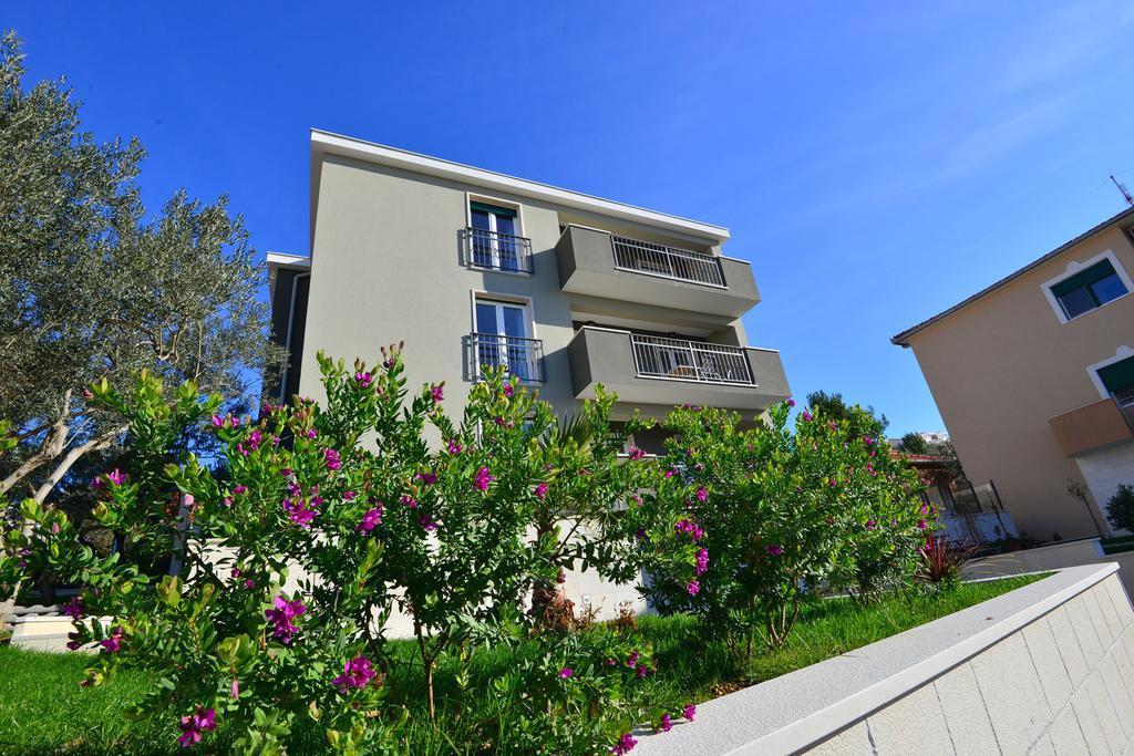 Apartments Villa Coratina Trogir Exteriör bild