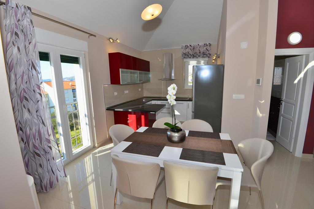 Apartments Villa Coratina Trogir Exteriör bild