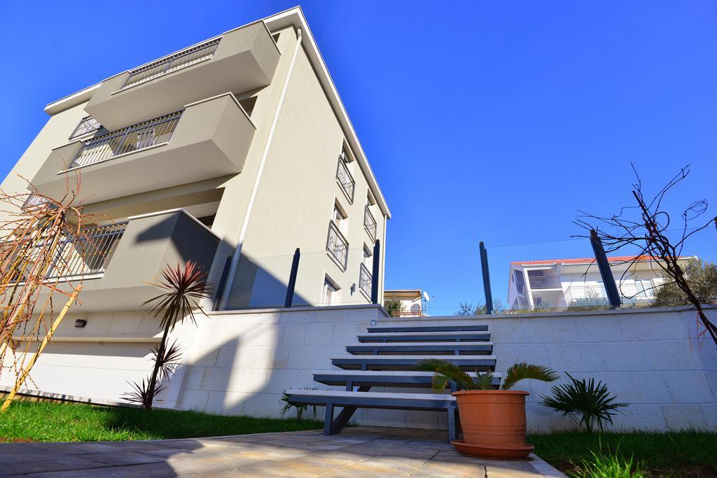 Apartments Villa Coratina Trogir Exteriör bild
