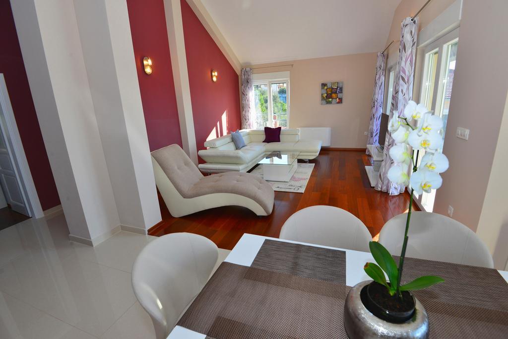 Apartments Villa Coratina Trogir Exteriör bild