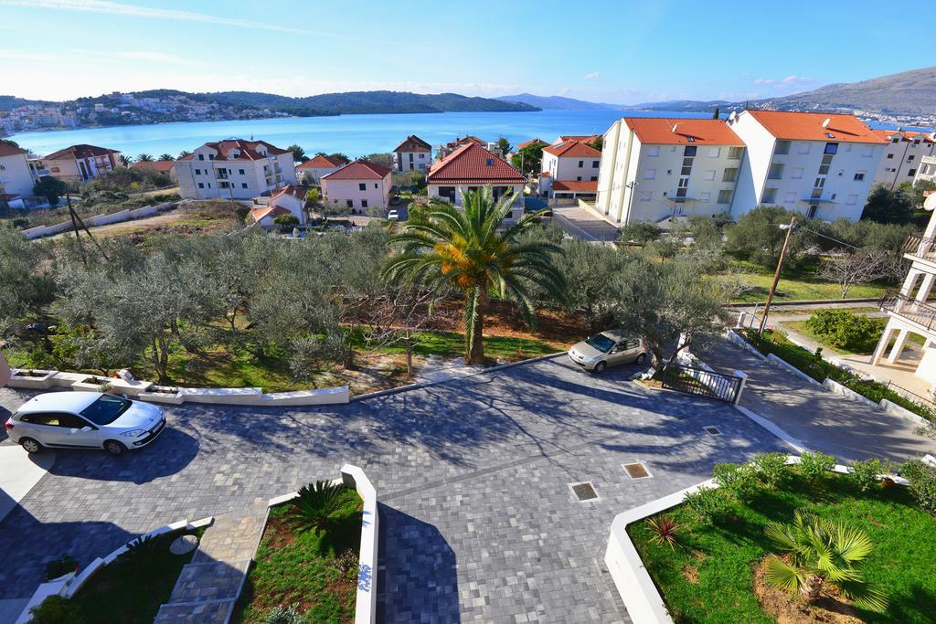 Apartments Villa Coratina Trogir Exteriör bild