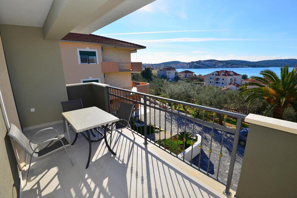 Apartments Villa Coratina Trogir Exteriör bild