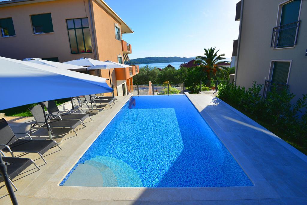 Apartments Villa Coratina Trogir Exteriör bild