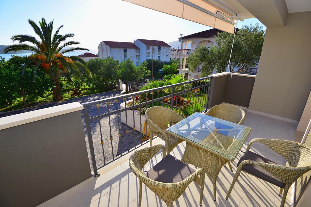 Apartments Villa Coratina Trogir Exteriör bild