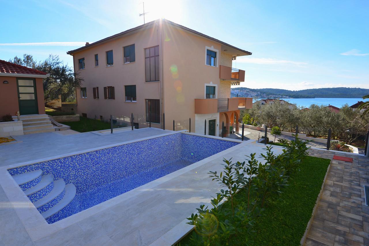 Apartments Villa Coratina Trogir Exteriör bild
